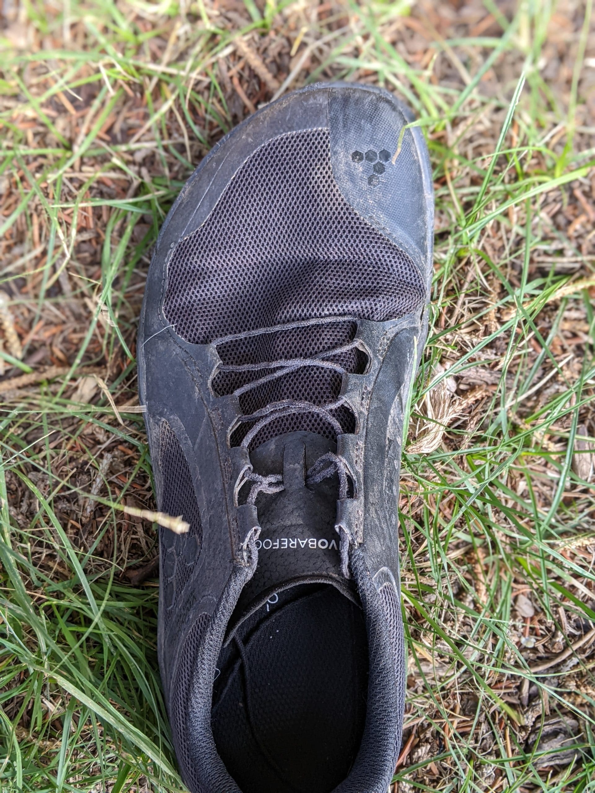 Barefoot trail running shoe