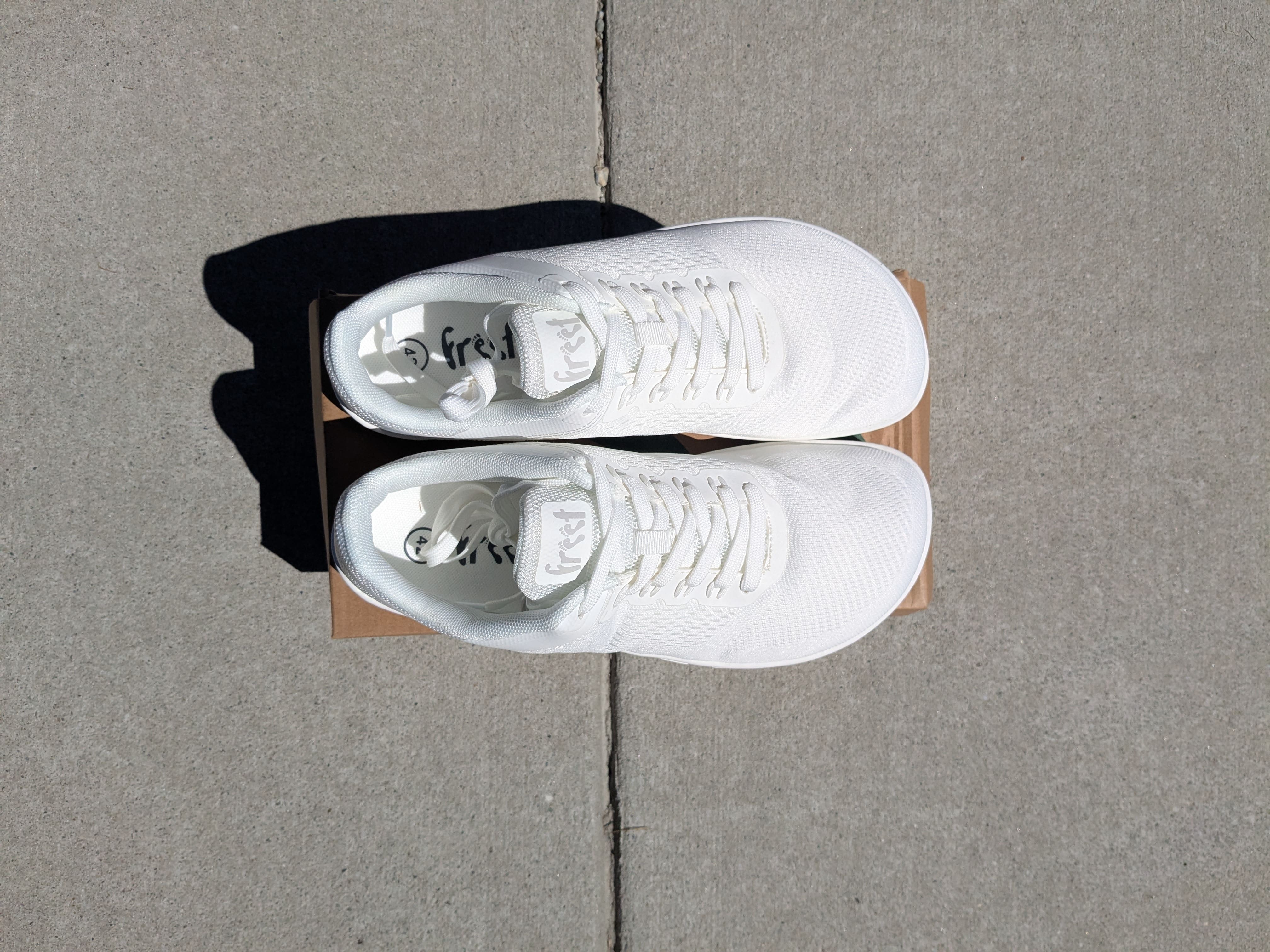 Freet Vibe 2 showing wide toe box and accommodating midfoot fit